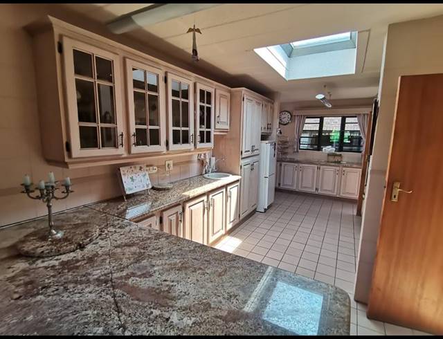 5 BEDROOM HOUSE FOR SALE IN VANDERBIJLPARK SE 3